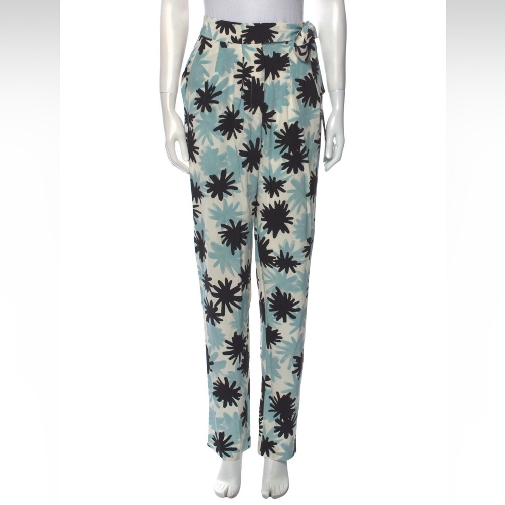 Gorgeous silk DVF pants with the front